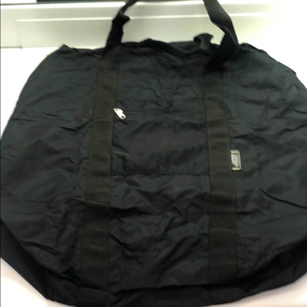 Nylon overnight bag; side pocket; w/zipper, clean